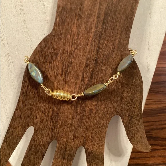 Labradorite Bracelet - Picture 3 of 5